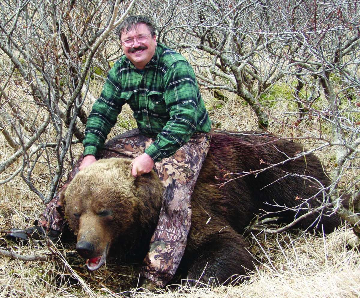 Guided Baited Brown Bear/Black Bear Hunts Guided Baited Brown Bear/Black Bear Hunts